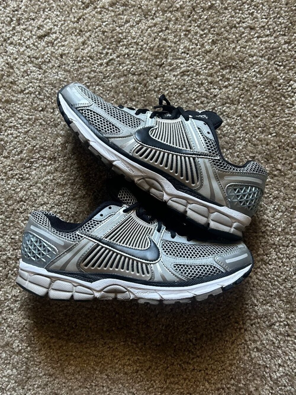 Nike Zoom Vomero 5 Black Silver Size 9.5
